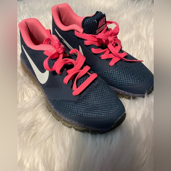 Like new Nikes barely worn navy blue and hot pink size 7 - Picture 1 of 4